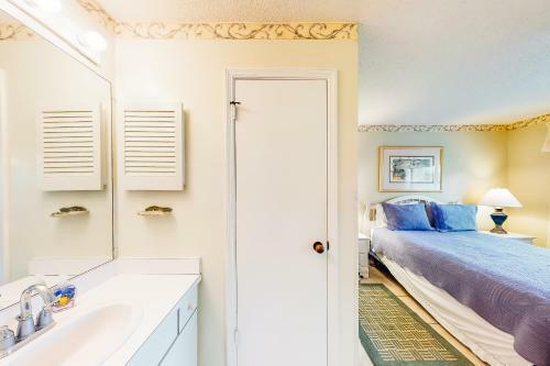 Harbour Oaks #403
