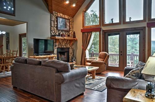 Grand Ellijay Cabin With Mountain Views And Pool Table!