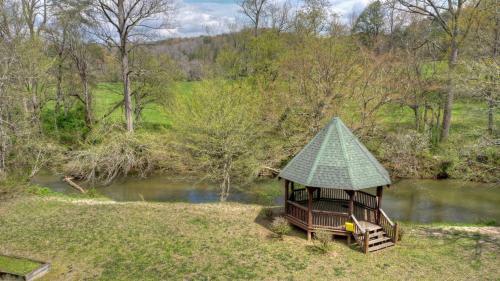 Black Bear River Lodge