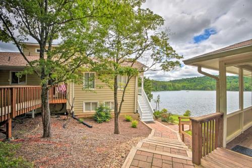 Townhome With Fire Pit, Lake View, Pets Welcome!