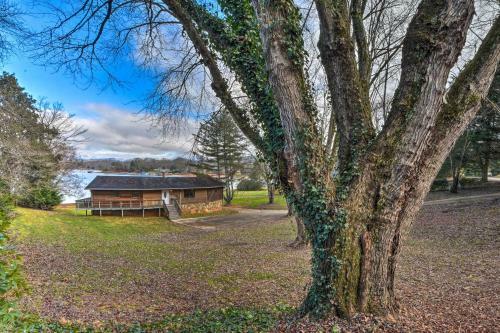 Rustic Lake House With Dock, Yard And Fire Pit