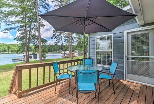 Waterfront Lake Sinclair Home With Boat Dock!