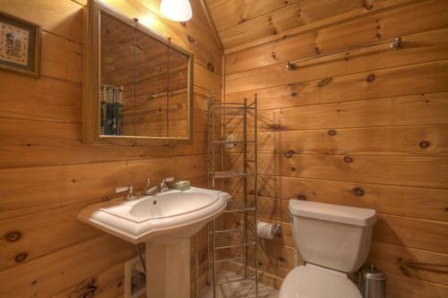 Bear Ridge Hideaway- Secluded Mtn View