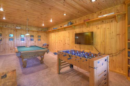 Bear Ridge Hideaway- Secluded Mtn View