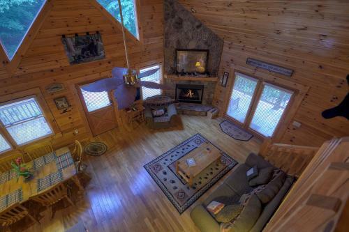 Bear Ridge Hideaway- Secluded Mtn View