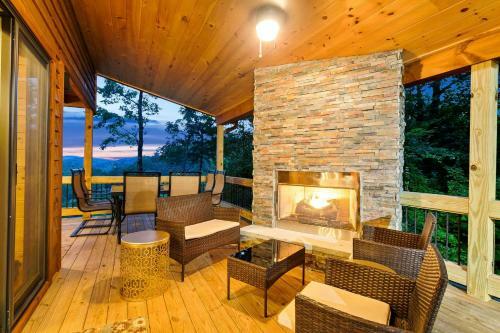 Elegant Forest Escape With Hot Tub, Views And More