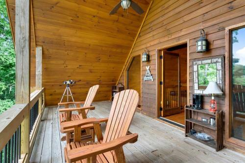 Elegant Forest Escape With Hot Tub, Views And More