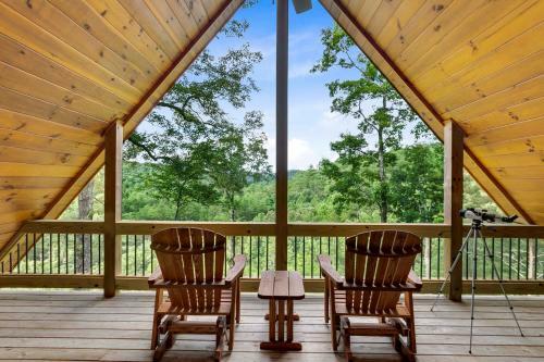 Elegant Forest Escape With Hot Tub, Views And More