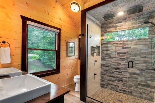 Elegant Forest Escape With Hot Tub, Views And More