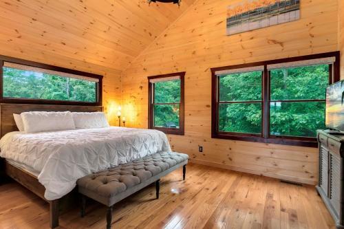 Elegant Forest Escape With Hot Tub, Views And More