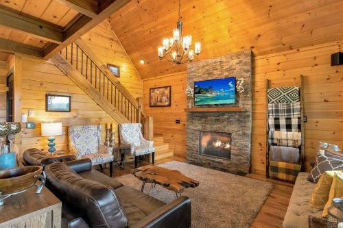 Elegant Forest Escape With Hot Tub, Views And More