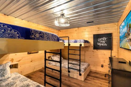 Elegant Forest Escape With Hot Tub, Views And More