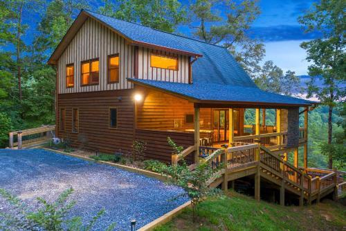 Elegant Forest Escape With Hot Tub, Views And More