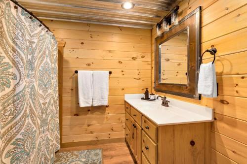 Elegant Forest Escape With Hot Tub, Views And More