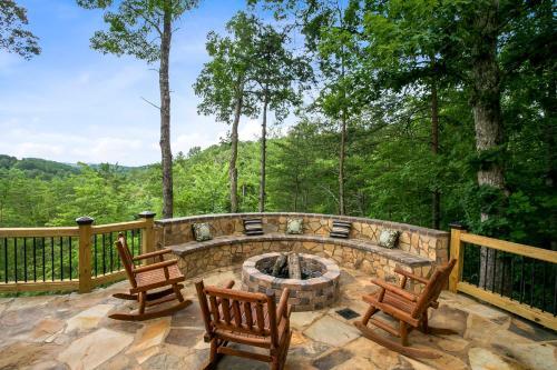 Elegant Forest Escape With Hot Tub, Views And More