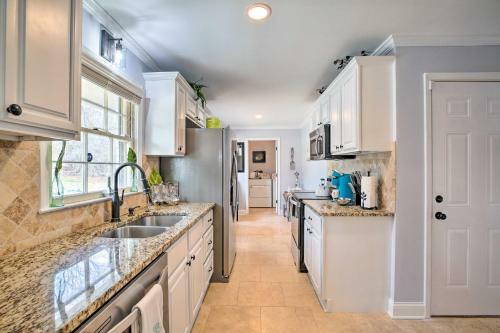 Kennesaw Getaway - 4 Mi To Downtown Marietta!