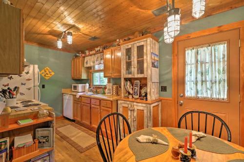 Cozy Pine Mountain Cabin With Screened Porch And Yard!