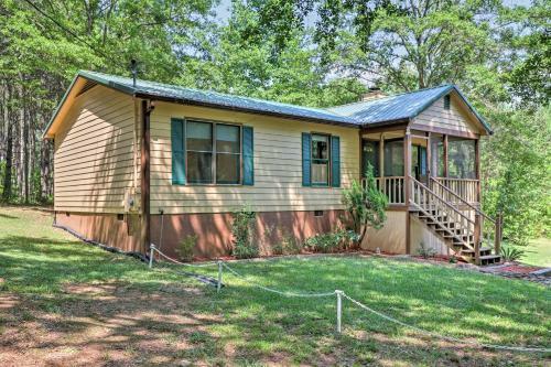 Cozy Pine Mountain Cabin With Screened Porch And Yard!