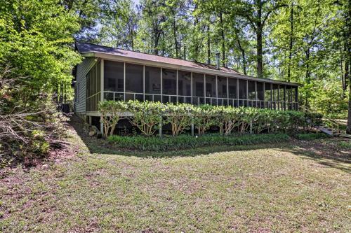 Lakefront Milledgeville Cabin Private Dock, Porch