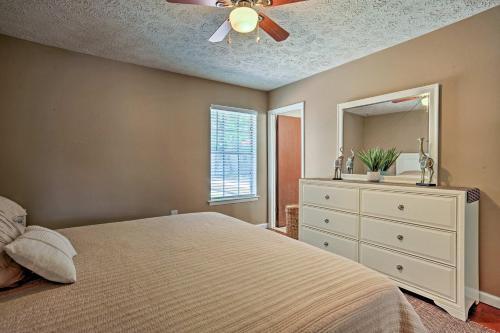 Updated Savannah Home With Yard - Near River Street!