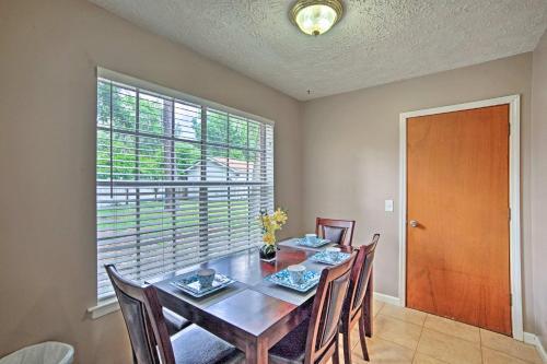 Updated Savannah Home With Yard - Near River Street!