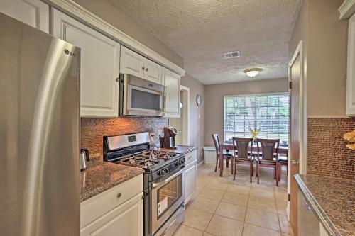 Updated Savannah Home With Yard - Near River Street!