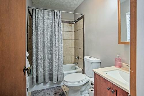 Updated Savannah Home With Yard - Near River Street!
