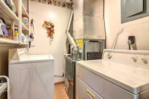 Savannah Area Home, 1 Mi To Public Boat Dock!