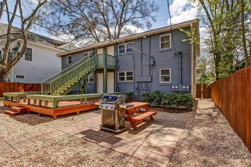 Apartamento Vibrant, Colorful Condo Building With Backyard Firepit And Games
