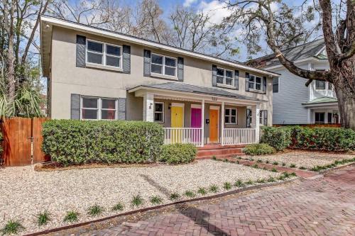 Apartamento Vibrant, Colorful Condo Building With Backyard Firepit And Games