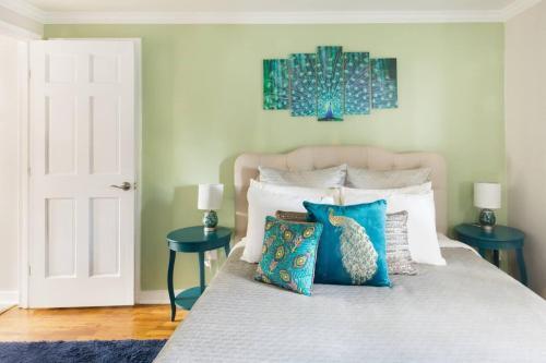 Apartamento Vibrant, Colorful Condo Building With Backyard Firepit And Games