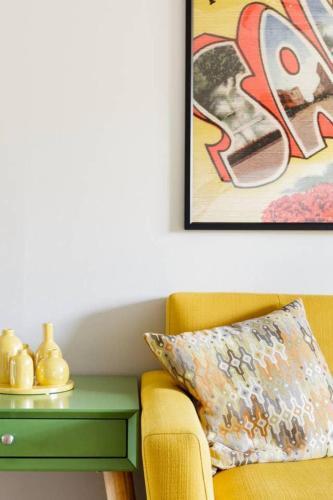 Apartamento Vibrant, Colorful Condo Building With Backyard Firepit And Games