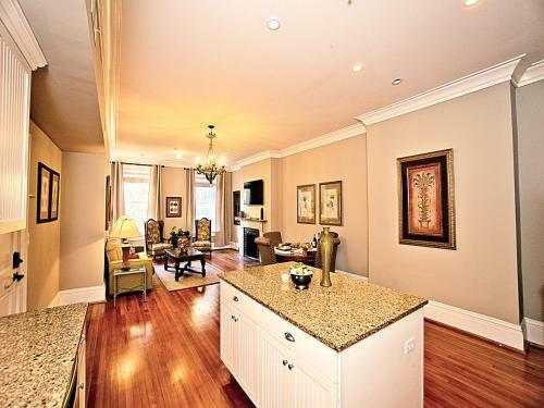 Apartamento 3 Bedroom Penthouse Blocks From The River