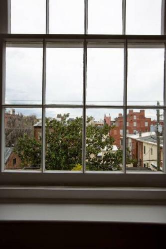 Newly Renovated 4 Bed 3 Bath And 2 Parking Spots
