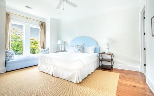 320 East Townhouse By Lucky Savannah