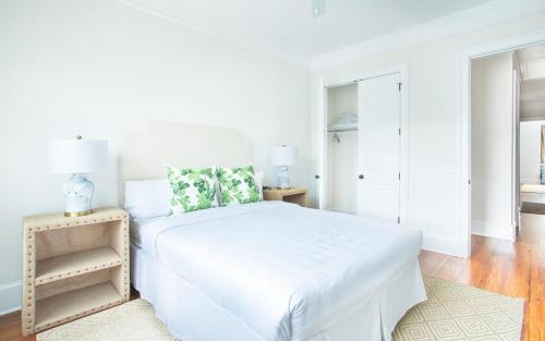 320 East Townhouse By Lucky Savannah