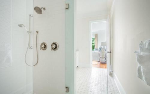 320 East Townhouse By Lucky Savannah