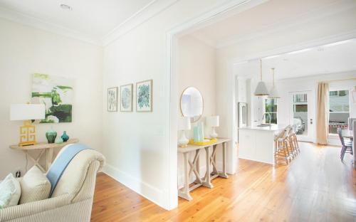 320 East Townhouse By Lucky Savannah