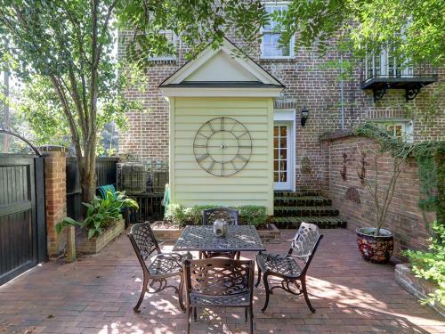 Sweet Georgia Brownstone