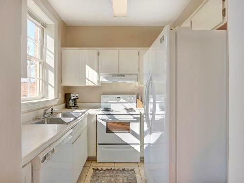 Heated Pool Access Flex Cancelation 3-unit Rental Perfectly In Historic District