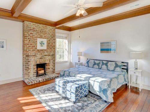 Heated Pool Access Flex Cancelation 3-unit Rental Perfectly In Historic District
