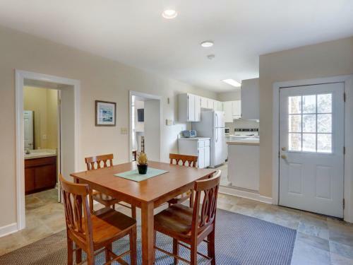 Heated Pool Access Flex Cancelation 3-unit Rental Perfectly In Historic District