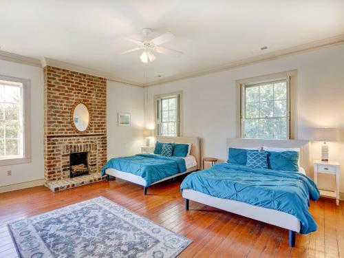 Heated Pool Access Flex Cancelation 3-unit Rental Perfectly In Historic District