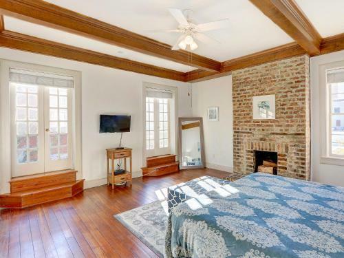 Heated Pool Access Flex Cancelation 3-unit Rental Perfectly In Historic District