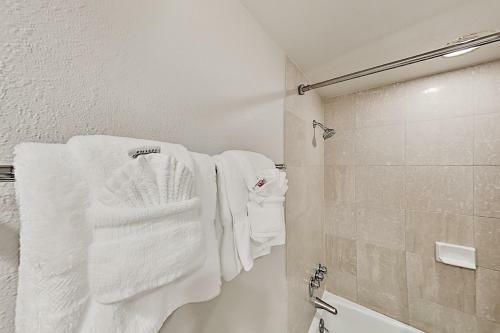 Apartamento Luana - Walkable Waikiki Studio - Gym & Pool Condo
