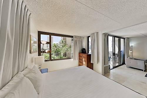 Apartamento Waikiki Banyan - Full Kitchen, Parking, AC - Pool Condo