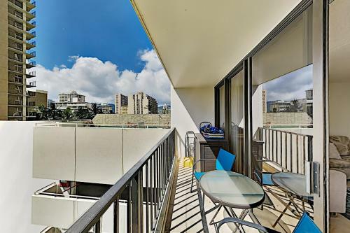 Apartamento Waikiki Banyan - Full Kitchen, Parking, AC - Pool Condo