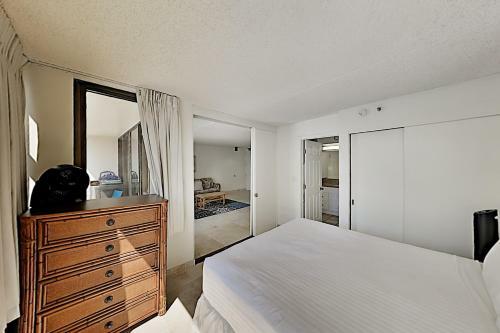 Apartamento Waikiki Banyan - Full Kitchen, Parking, AC - Pool Condo