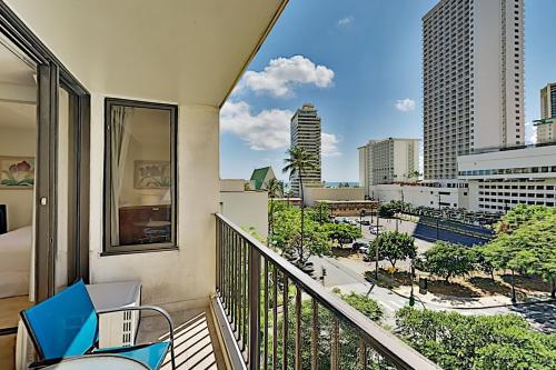 Apartamento Waikiki Banyan - Full Kitchen, Parking, AC - Pool Condo