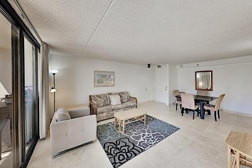 Apartamento Waikiki Banyan - Full Kitchen, Parking, AC - Pool Condo